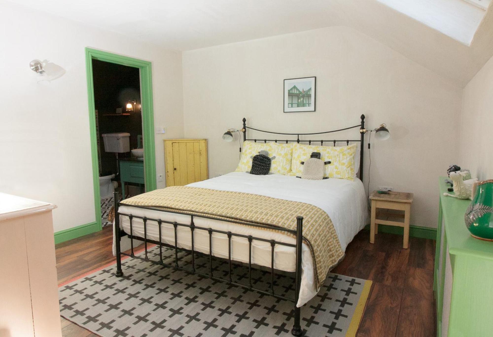 Creatively Converted Barn In Accessible Rural Spot Llanwrda Екстериор снимка